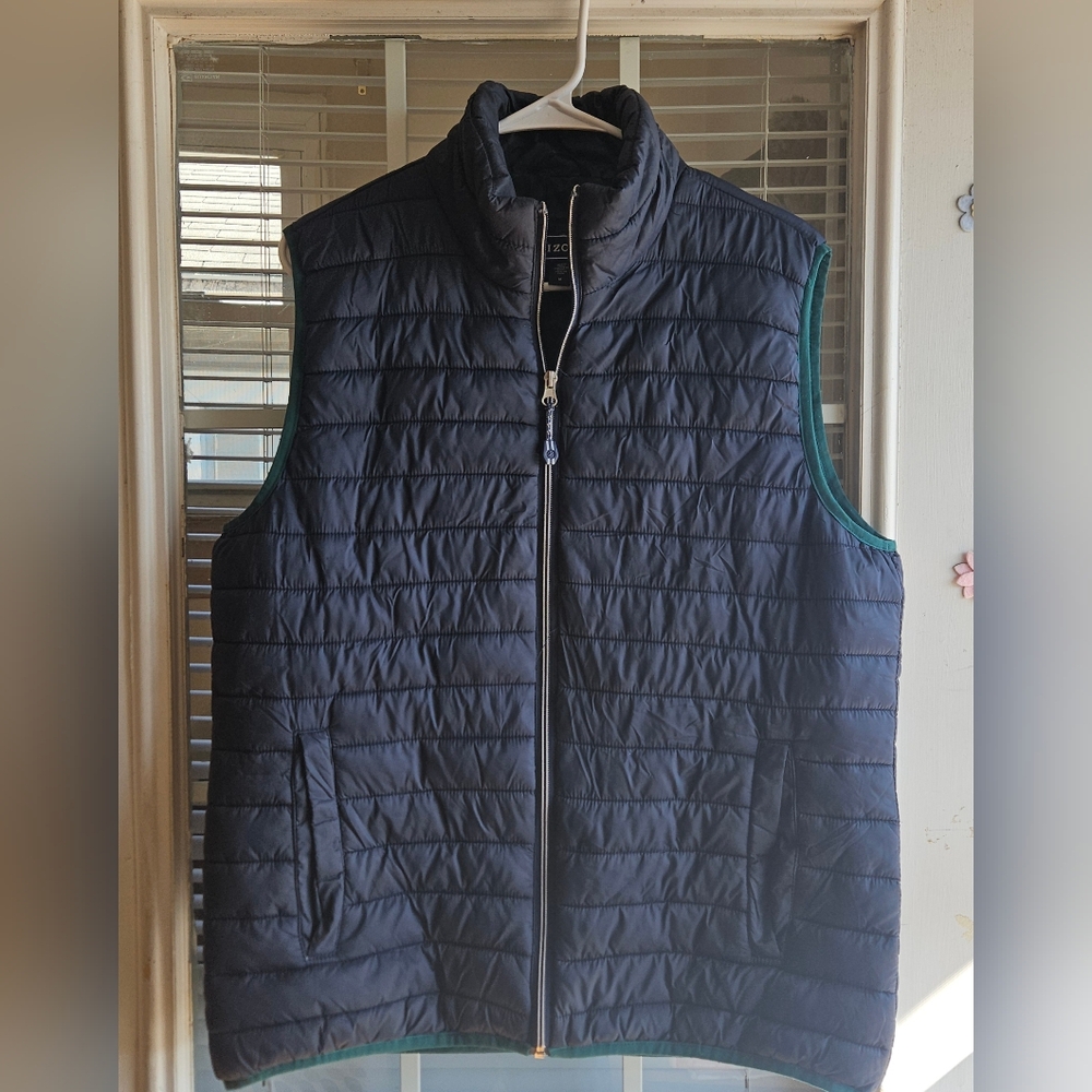 IZOD NAVY PUFFER VEST GREEN TRIM SIZE MEDIUM